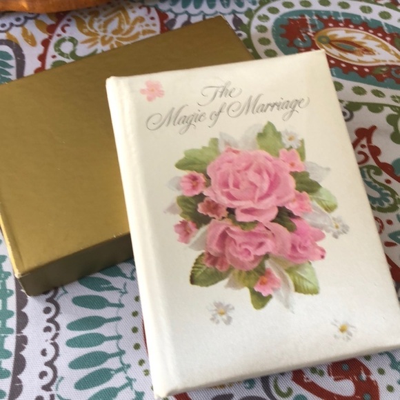 Vintage Hallmark Keepsake‎ Treasure Marriage Book - Picture 1 of 7